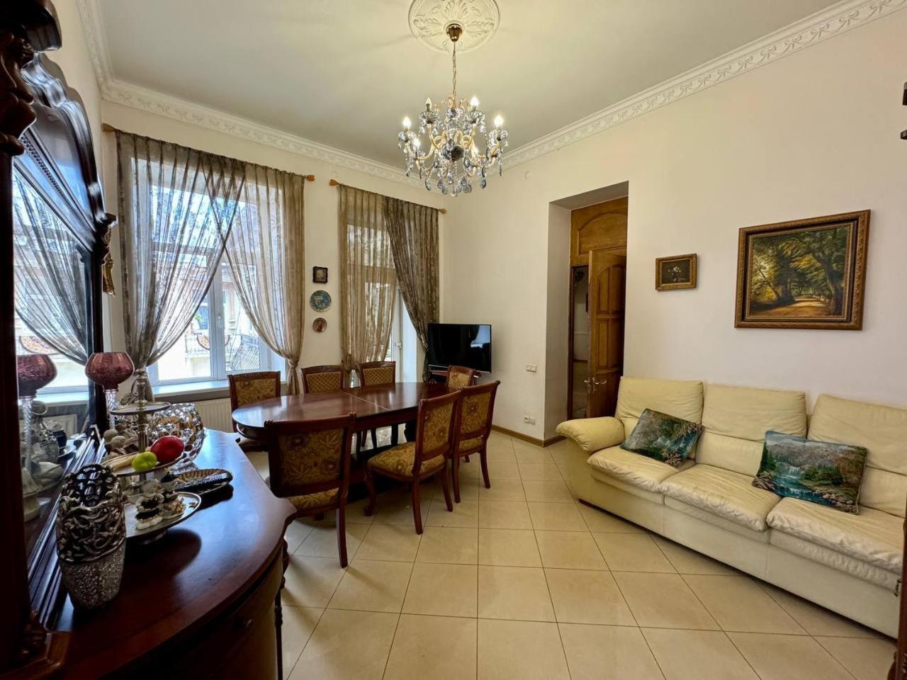 Central Apartments Odessa Extérieur photo